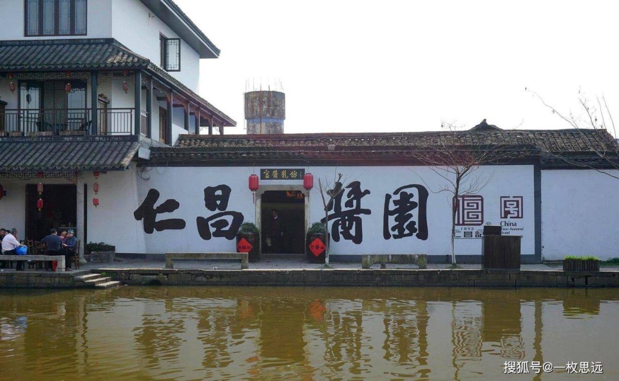 “号曰隆中“,你为什么飘来飘去?你在“襄阳城西二十里”吗?
